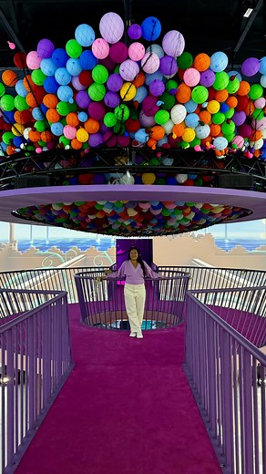 Don’t miss Bubble World Experience in Los Angeles, CA till January 2024! 🫧 Share this post and save for later. 🙌🏼 @bubbleplanetexperience is an immersive experience full of bubbles of all kinds! Step into a planet beyond your imagination with VR technology, themed rooms, fantastical landscapes, and more. Jump from one immersive space to the next and explore them all with your five senses! 🤩 🎈 Enter a surreal and colorful world of bubbles! 🛁 Discover all kinds of bubbles, interact with them