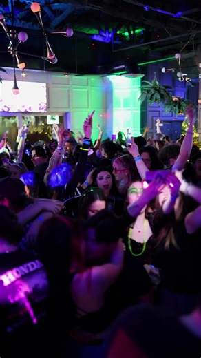 Still buzzing from NYE!🥂 A sold-out New Year’s Eve at The Henry and the perfect way to close out 2025. The energy, the crowd, the moments — unreal.🎉 Huge thank you to everyone who celebrated with us and made it such a memorable night. 🙏 Here’s to more late nights and unforgettable memories in 2026. 💯 #TheHenryPublicHouse #NewYearsEveRecap