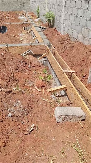 DALOA CHANTIER GOGOGUHÉ EXTENSION. Travaux de coulage du chainage bas. On avance | K.Z Services