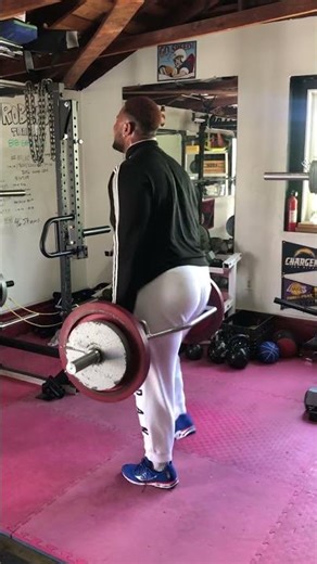 Trap bar grind. #trustgod #ytshorts #fyp #gym #trapbar #strengthandgrowth #motivation #discipline