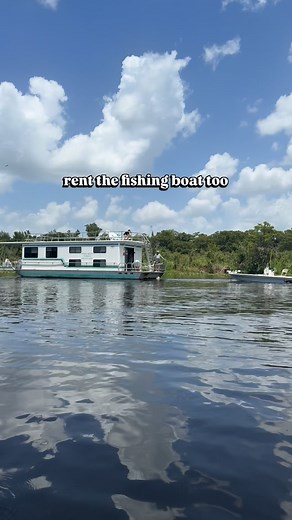 805 reactions · 46 shares | You can tow small boats (18 ft or under) behind your houseboat rental!  Fishing boats and kayaks are the best way to explore the tiny canals and hidden spots the houseboat can’t reach!! Rent a fishing boat or kayaks from us — or bring your own! hollybluff.com  #oldflorida #stjohnsriver #lovefl #stjohnsriver | Holly Bluff Resort Marina | Facebook