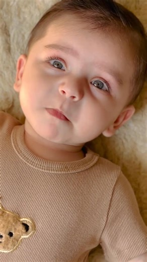 Cuteness overload with this blue-eyed baby! | cute baby