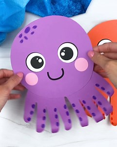 Break out the paper and make this easy octopus from your child's hands! Print the pattern on the blog. | Simple Everyday Mom