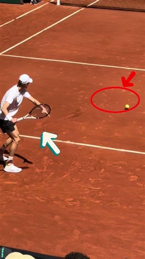 How to hit the forehand - Jannik Sinner