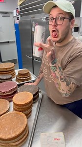 564K views · 17K reactions | Taste-testing or taste-roasting? You decide  #cakesofinstagram #cakedesign #desserttime #birthdaycake #SweetTreats | Trashyqweenz | Facebook