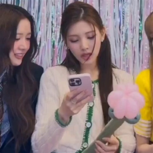 🍒💭: yihyun how do you pronounce your name?🐰: just how i read it YIHYUN, easy peasy lemon squeezy 🍋that's my english teacher y'all