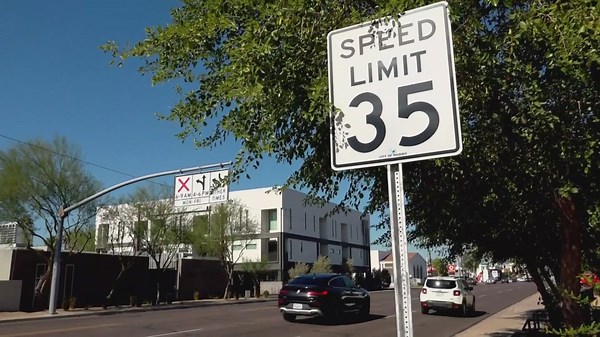 Petition presented to city to end Phoenix's 'suicide lanes'