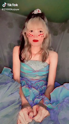 Stylish Fashion Showcase: Ruffled Dress Inspiration