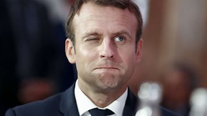 Avec le nouveau gouvernement, Macron fait des œillades à la gauche