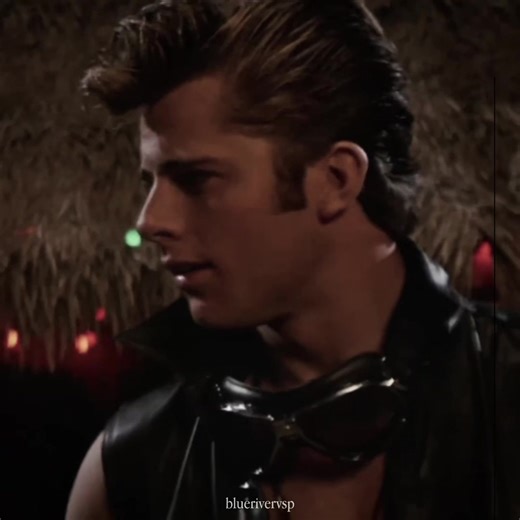 and i was like…huh scp; megaawrld #grease2 #grease #fyp #michaelcarrington #michellepfeiffer