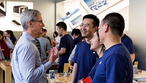 Lawsuit over Apple Store employee bag checks becomes class action covering over 12,000 workers | AppleInsider