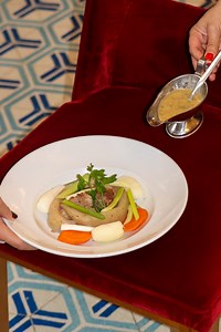 50K views · 416 reactions | Incontournable de la brasserie parisienne, la tête de veau sauce ravigote fait son grand retour à la carte ️ • • • A staple of Parisian brasseries, calf's head with ravigote sauce is making a comeback on the menu ️ Au Bœuf Couronné - 188 Avenue Jean Jaurès, 75019 Paris #AuBoeufCouronné #BoeufCouronnéParis #EatFrenchParis #BrasserieParisienne #TeteDeVeau | Au Bœuf Couronné | Facebook