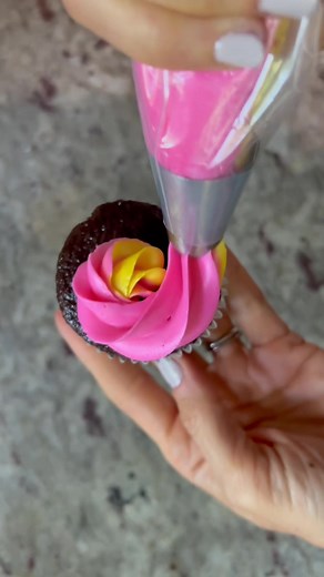 Cupcake Piping Tip 336 & 356 Tutorial