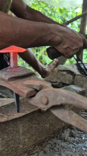 ​🔥 Molding Steel With Fire — True Hard Work in Every Blow! #intensehardwork #fireandiron #anvilwork