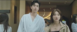4.6K views · 52 reactions | The beautiful woman came out of the hotel with a man in a bathrobe, but all her friends saw her! 美女穿著浴袍和男人從酒店出來，結果朋友全都看見了！ #请和这样的我恋爱吧 #胡一天 #梁洁 #HuYiTian #LiangJie #cdrama #drama #love #kiss #Chinese #ZhaoLusi #TanSongYun | 喵喵煲剧 | Facebook