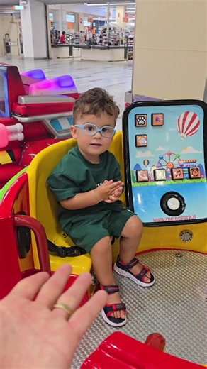 Liam fericit pentru 1 euro: reacție adorabilă la lucruri mărunte