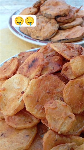 Spicy and tasty Aaloo pakora || bengan pakora ||green chatni || WIFE WITH FIVE