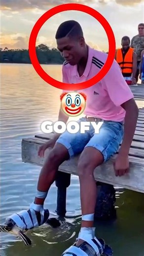 This Goofy Ahh Ninja Used Turtle To Float On Water!😭😱