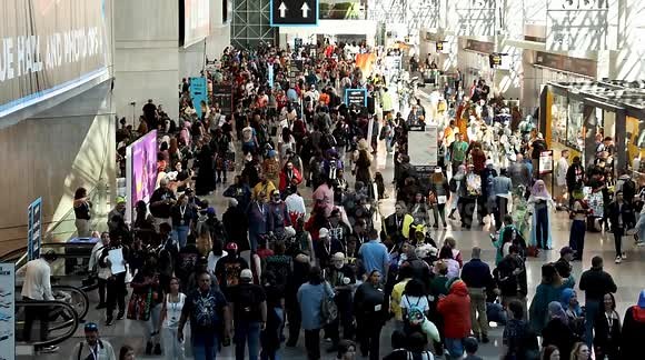 US: New York Comic Con 2025 kicks off with crowds of fans and cosplayers