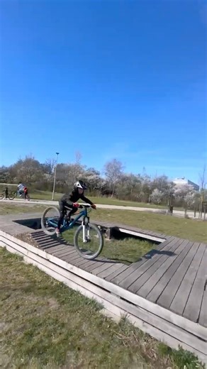 6-Year-Old Got SO Fast Even the Camera Couldn’t Keep Up! 😳🚴‍♂️💨