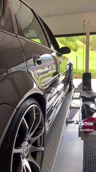 Explore the Opel Vectra Widebody Modification