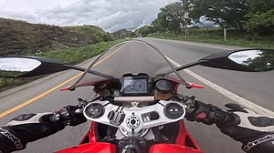 2.9K views · 83 reactions |  Ducati Panigale V4 vs BMW S1000r  En el Lagodromo #ducati #panigale #panigalev4 #bmw #s1000r #bike #explore #fyp #motorcycle #sportbike #fypシ #kneeslider #pista #vibes #adrenaline #speed #viralpost❤️ | Michael Charry #68 | Facebook