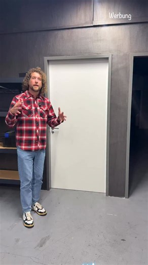 Tobias Haack on Instagram: "SmartHome auf neuem Level 🔒 Das Yale Linus L2 ist super easy zu montieren – einfach, modern und sicher! 😊 Das ausführliche Video mit allen Details gibt’s auf meinem YouTube-Kanal. #smarthome #yale #smartlock"