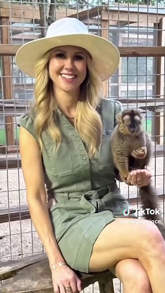 🦒🤠Come get lost somewhere between Africa and Wild Texas at @Oak Meadow Ranch 🙌🏻There is an @airbnb on a ranch an hour north of Dallas where you can feed Puzzles the Giraffe from your room! 🤩It is a five star walk on the wild side experience! 🌍This wild animal sanctuary is - one-of-kind immersive experience that you don’t have to travel far to go. 😍Book your experience today! #oakmeadowranch #oakmeadowranch_texas #giraffe #giraffelover #airbnb #texasranch