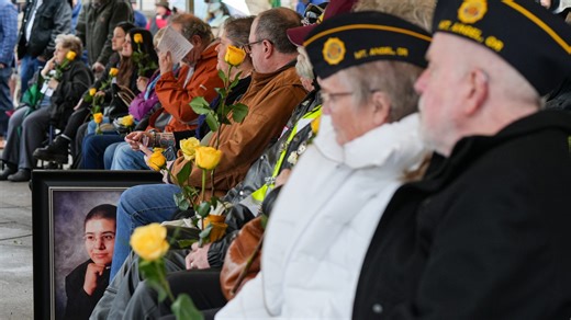 Keizer unveils Oregon's first Gold Star Families Memorial Monument