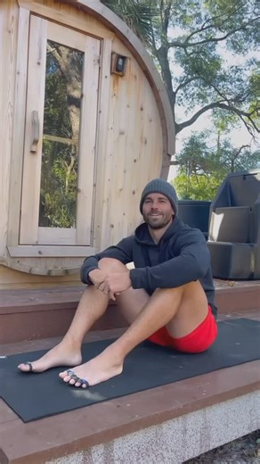 THE TOE SPACER on Instagram: "“When should I wear my toe spacers?” If you’re new to wearing toe spacers, we suggest you start wearing them for just 10-15 minutes (passively around the house) to give your feet some time to adjust to the stretch. You can eventually build up in time and add in some active movement with them on!  How long have you been wearing toe spacers? When do you like to wear them in your day?"