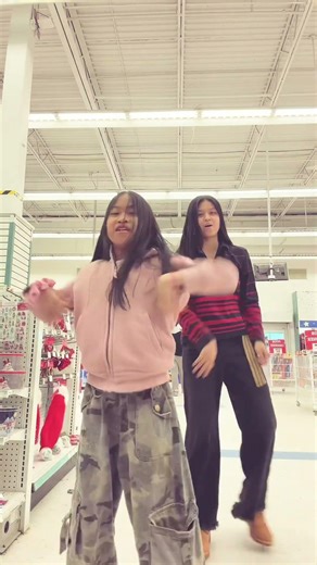 she said she learned it by just watching my dance vids 💕 SLAYYY SIS #viral #nohands #dance