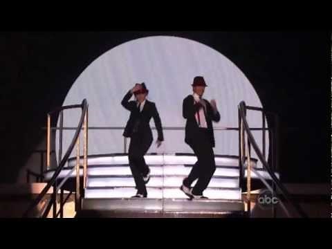 Julianne & Derek Hough - Jive (DWTS13)