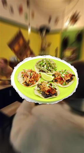 Ein stück Mexiko In Berlin? A Piece of Mexico in Berlin? Come and taste the authentic Mexican flavor! 🌮 📱 49 30 32590479 📍 Boxhagener Str. 50, 10245 Berlin, Alemania 🕒 Mo-Sa 12:30 - 22:00 Uhr So 12:30 - 20:00 Uhr #TaqueriaMexa #Berlin #MexaBerlin #Taco #tacoberlin