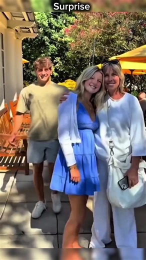 Heartwarming Soldiers Surprise Family Homecoming