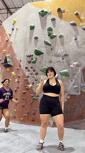 Bueno, no es un súper poder 😔 se llama fijación cíclica, o muchos le dicen el “síndrome del hobby abandonado” jajaja nos pasa mucho a las personas con TDA o TDAH, buscamos algo que nos da novedad, y muchas veces nos dejamos llevar por la impulsividad debido a la necesidad de estimulación que tenemossss jajaja ese cambio hace que una actividad nueva se sienta muy emocionante al principio, a veces solo pensamos en eso y buscamos nuevas formas de aprender, podemos llegar a ser muuuy buenos en algo