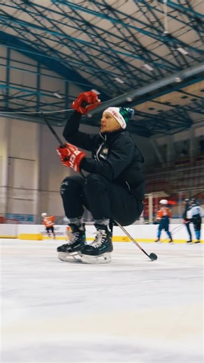 24 reactions | Święta , święta a po świętach hokej Christmas Camp z @m.kolusz20 ruszył i nawet Grinch nie przeszkodzi nam w dobrej hokejowej zabawie  #hokej #hockeycamp #christmashockey #obozyhokejowe #hockeykids | Obozy Hokejowe | Facebook