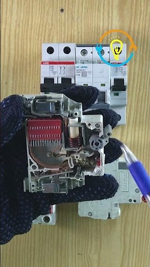 Internal Structure of an MCB Breaker
