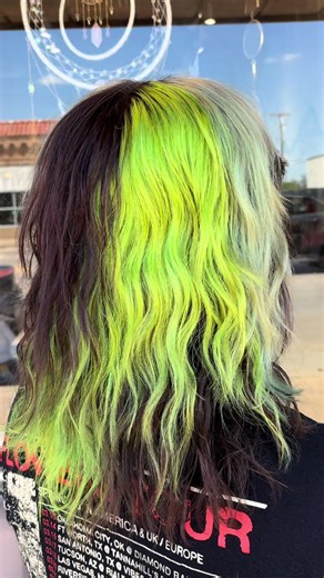“Hey can we do something more natural this time” 🫱🏼‍🫲🏽 Yeah, I got you 🙂‍↕️ This is one of my vivid clients I see regularly every 8 weeks. We play with her fade out, redesigning her look every time. Today we took a step back from full head of vivids and incorporated browns and blondes into the mix. We focused on green as our accent 🍀 This look came out as a chunky green highlight Happy May friends, I cannot wait to deliver great hair this month 🙌🏼 If you’re in need of service, reach out