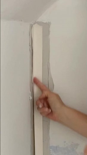 Taping lathe and plaster wall corners #renovation #DIY #drywall