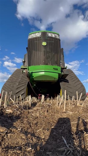 🟪 John is coming 🚜 #tractor #under #fyp #farmlife #farming