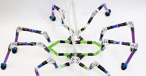 Nghiên cứu sinh ở Harvard tạo ra robot nhện chỉ bằng ống hút