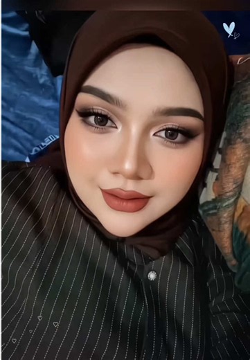 👌💋Beginilah cara membuat efek video gaya riasan ini secara gratis. Anda hanya membutuhkan satu foto, dan bisa membuatnya secara gratis di TikTok. Ini adalah tutorial efek riasan gratis. Tidak perlu menunggu, cukup satu klik untuk selesai. Aku akan menunjukkan cara melakukannya — efeknya sangat indah. #trending Makeup effect filter CapCut Ai filter makeup effect #capcut #capcutpioneer #capcutnow #makeup