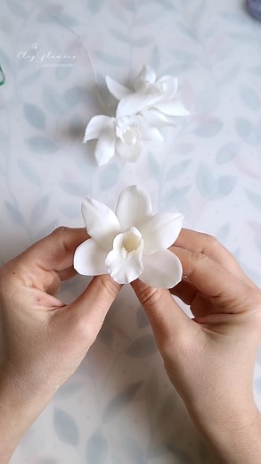 Cymbidium orchid with hand made molds and without cutters. #clayflowers #process #diy | Let's make clay flowers
