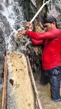 The process of finding traditional gold using a carpet with an amazing result of $1.357 ,amazing