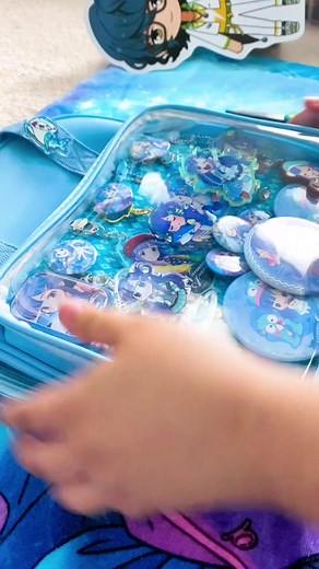 How to Put Keychains on Itabags: Anime Collection Tutorial