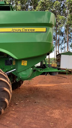 Exploring the John Deere S790 Combine Harvester