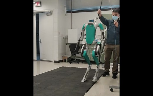 双足机器人Digit使用线性倒立摆模型，结合神经网络，实现3D动态行走-Cyberbotics Lab