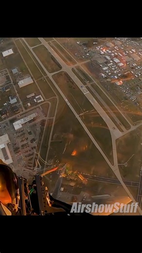TBT to one of the coolest demos we've seen in a long time. The @f22demoteam twilight demo from @eaa 2023! Ride along with @razzlarson through the MRT to the pedal turn! #f22demoteam #f22raptor #f22 #raptor #airsuperiority #Demo #twilight #eaa #AirVenture #oshkosh #osh #osh23 #airshow #airshowstuff | AirshowStuff