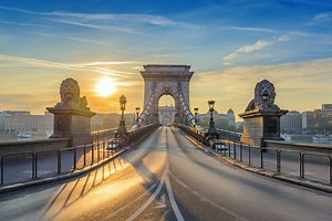 What About the Lions of the Chain Bridge? Where Are Their Tongues?
