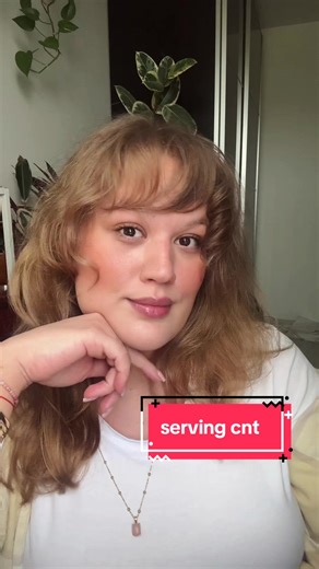 My job outside of modelling 💁🏼‍♀️ #alexconsani #serving #candid